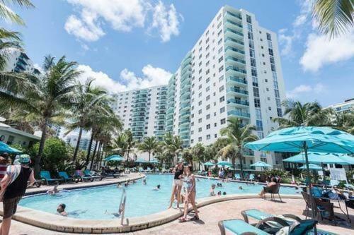 Tides Apt On Hollywood Beach Exterior photo